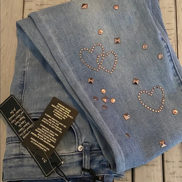 DG2 New Classic Stretch Denim Embellished Heart Jeans Chambray 6 New - Picture 1 of 16